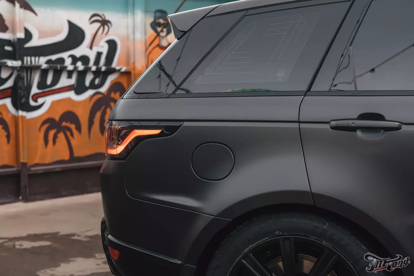 Новый образ Range Rover Sport: оклейка в матовый полиуретан, шумоизоляция дверей, выдвижные пороги. Сравним матовый и глянцевый автомобили!